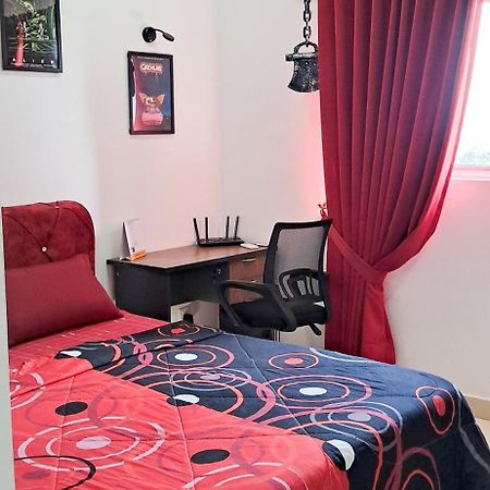 The Red Room Alanis Residence Sepang Buitenkant foto