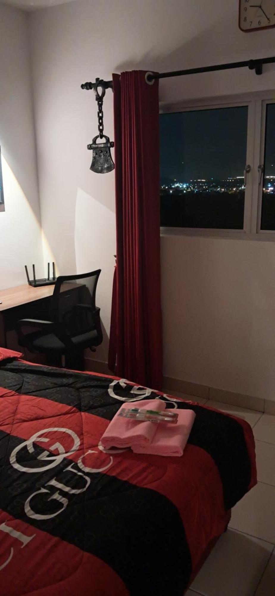 The Red Room Alanis Residence Sepang Buitenkant foto