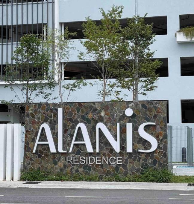 The Red Room Alanis Residence Sepang Buitenkant foto