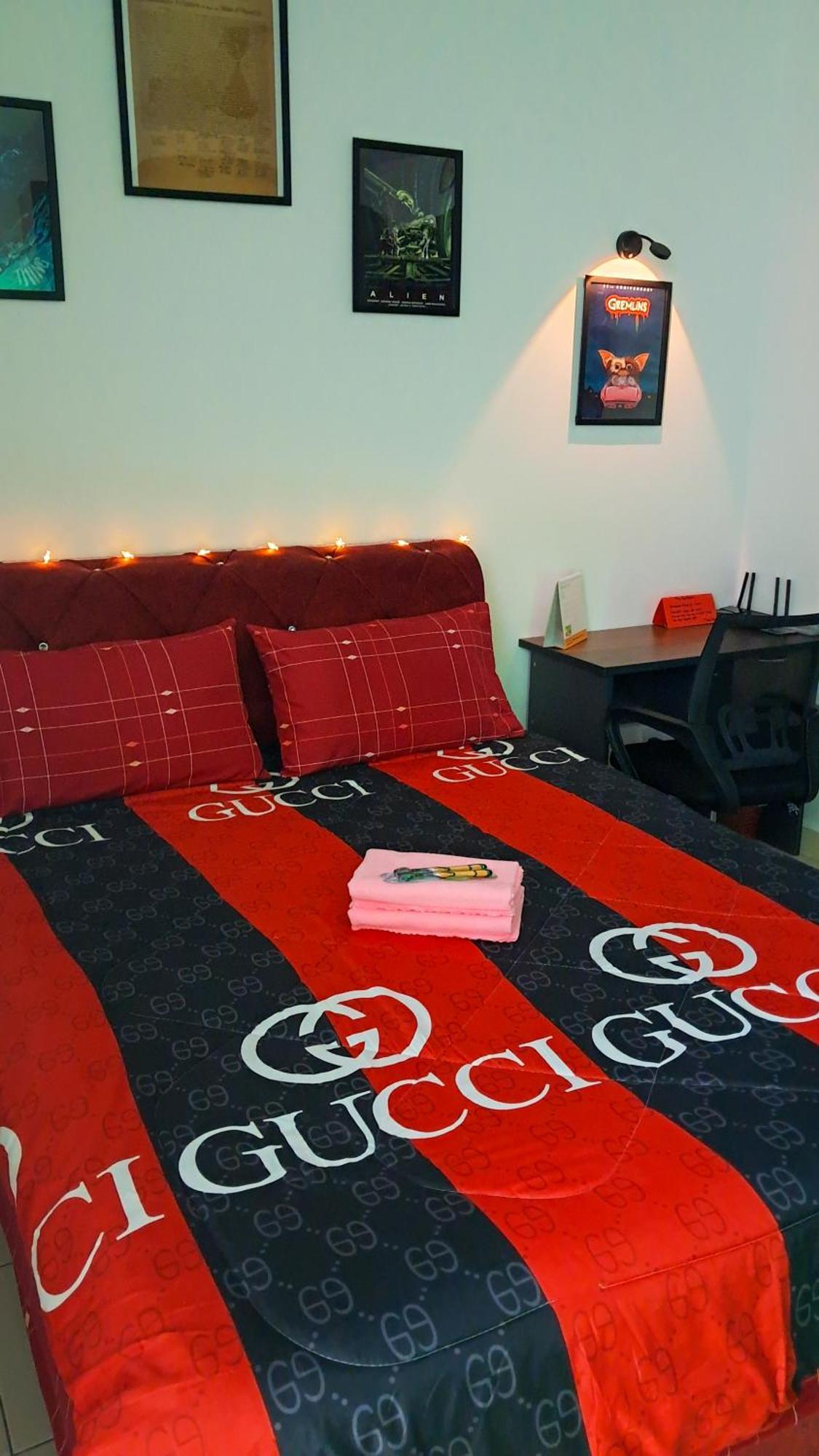 The Red Room Alanis Residence Sepang Buitenkant foto
